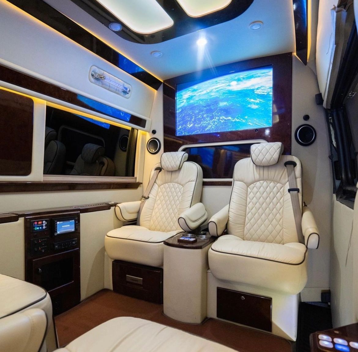 8 Passenger CEO Sprinter — photo 3