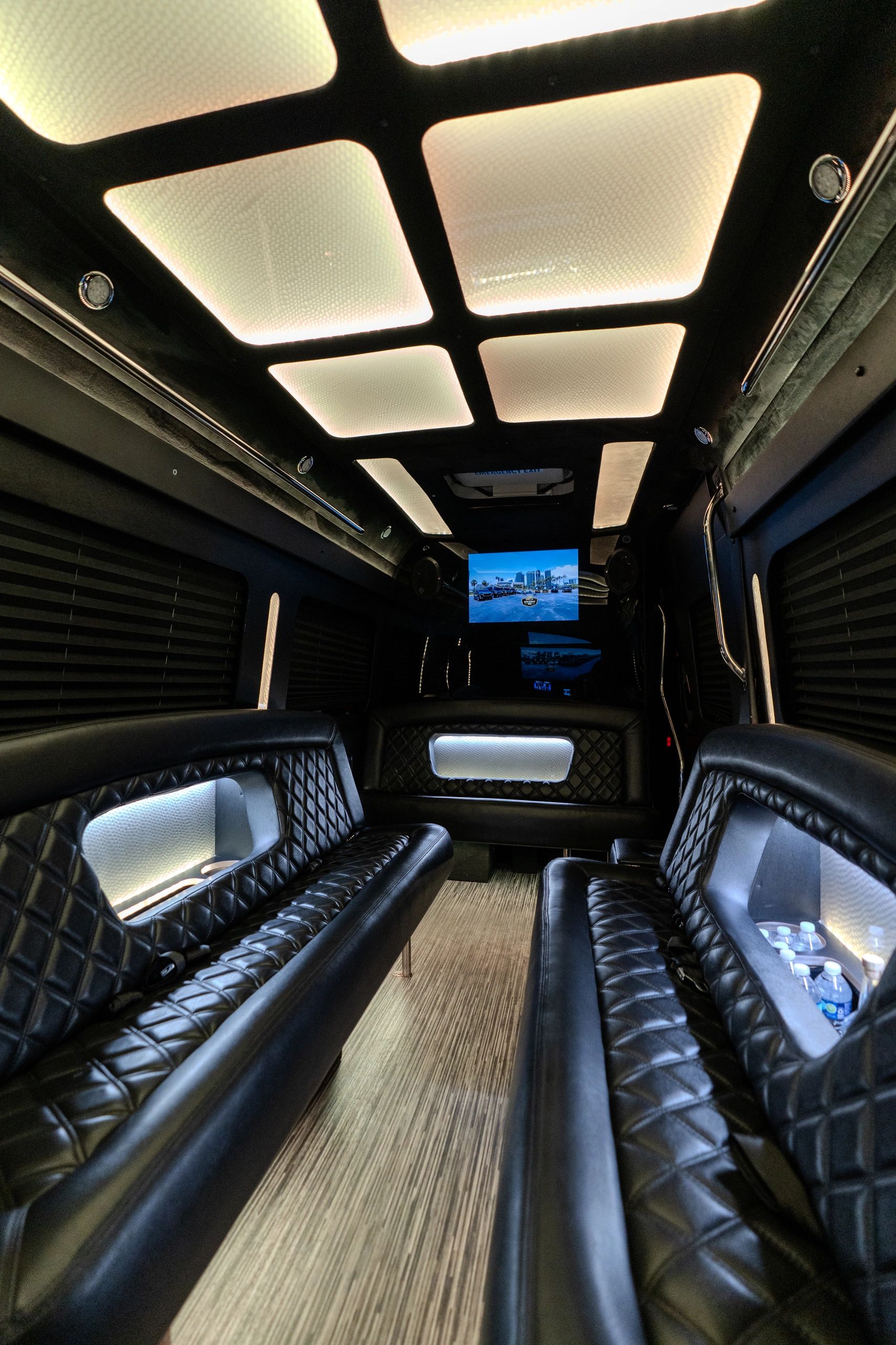 14 Passenger Limo Sprinter — photo 2
