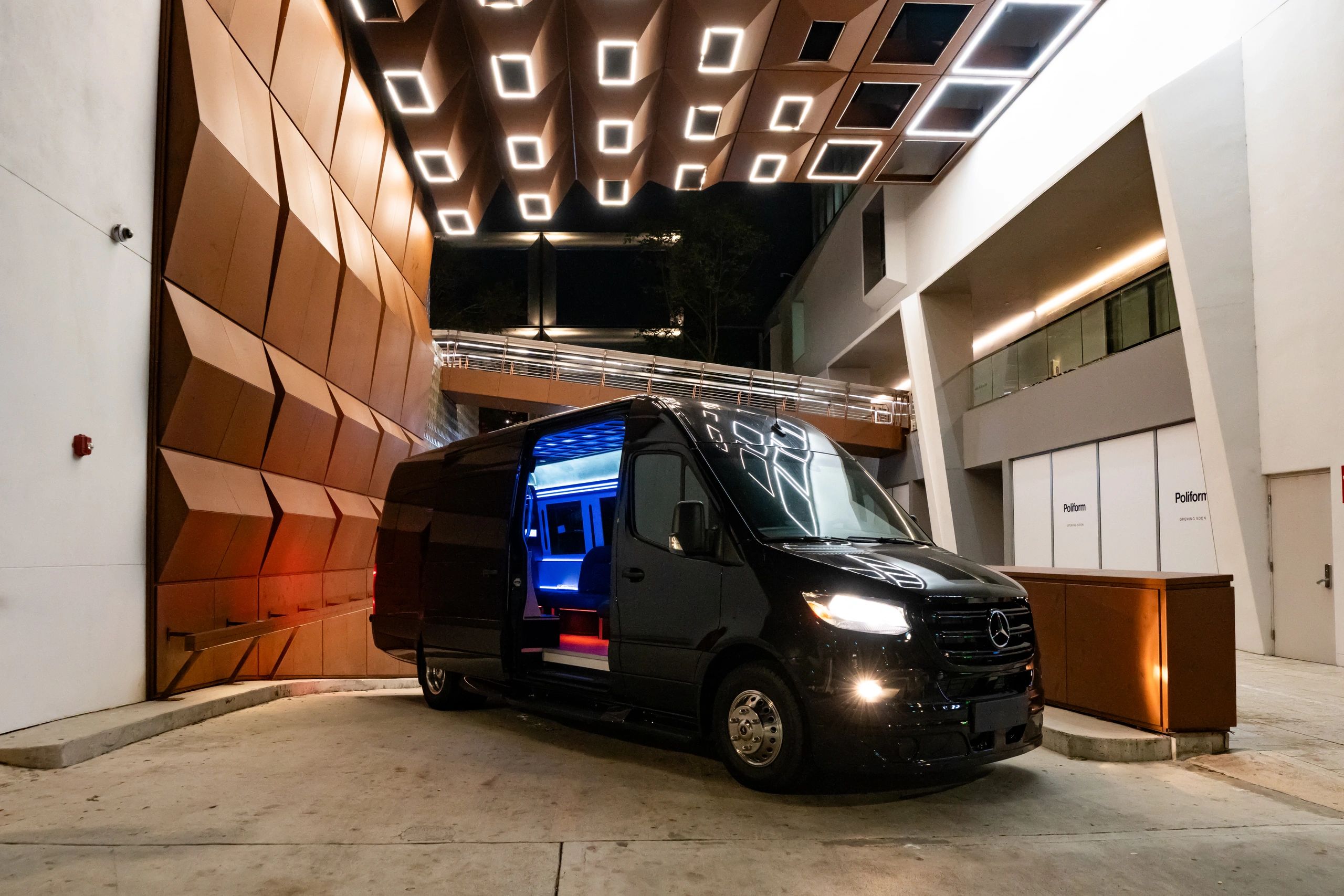 13 Passenger First-Class Sprinter Limo — photo 2