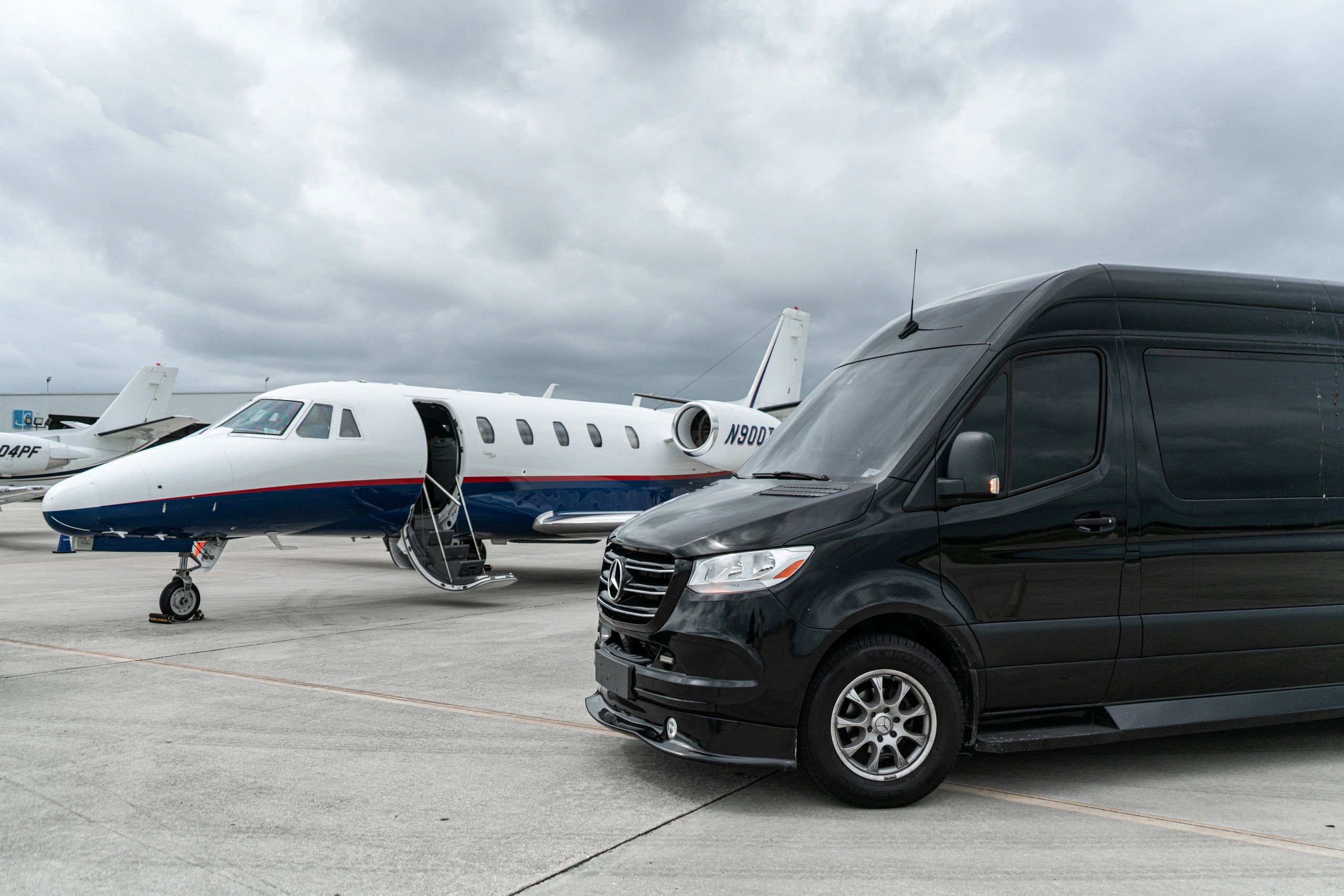 9 Passenger Presidential — photo 2