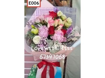 粉牡丹，牛奶妹玫瑰，紅玫瑰，馬尾，綠桔梗，銀葉菊，紫星，歐洲花束，歐洲進口花束，進口花束