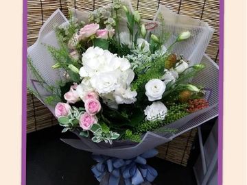 白繡球花，白桔梗，BB草，小粉玫瑰，歐洲花束，歐洲進口花束，進口花束