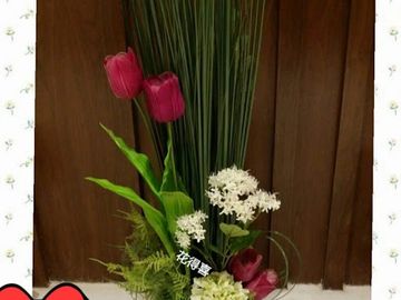 一束漂亮的花卉插花。