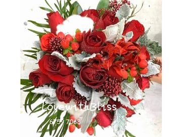 紅玫瑰、白棉花、富貴豆、銀葉菊，結婚手棒花，鮮花花球