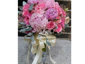 大牡丹，小玫瑰花，粉紅色滿天星，銀葉菊 ，結婚手棒花，鮮花花球