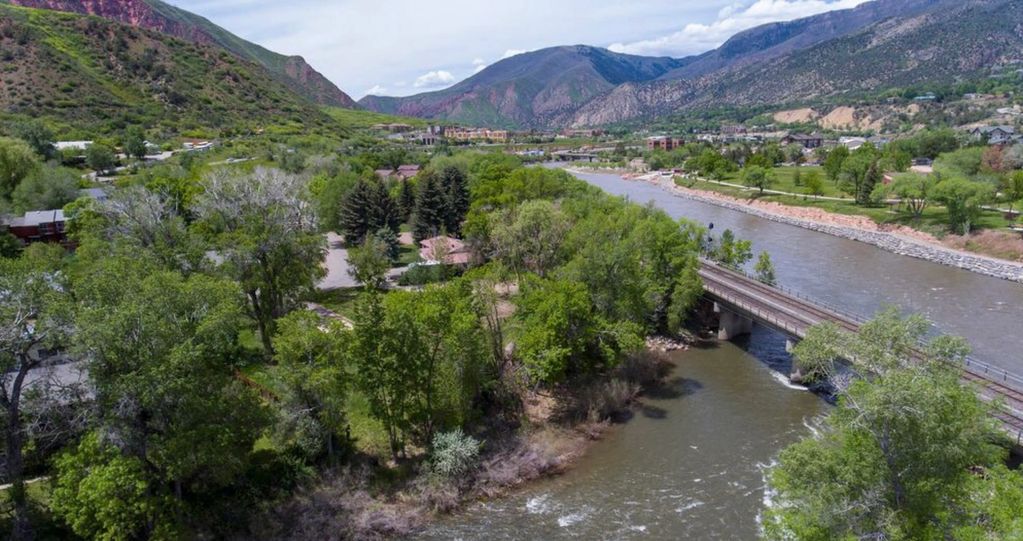 U.S. Prefab has acquired the premiere site in Glenwood Springs for multi-family development. located