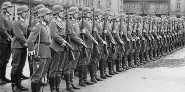 WW2 GERMAN COLLECTIBLES