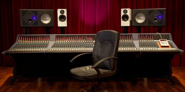 Sala de control de estudio de grabación