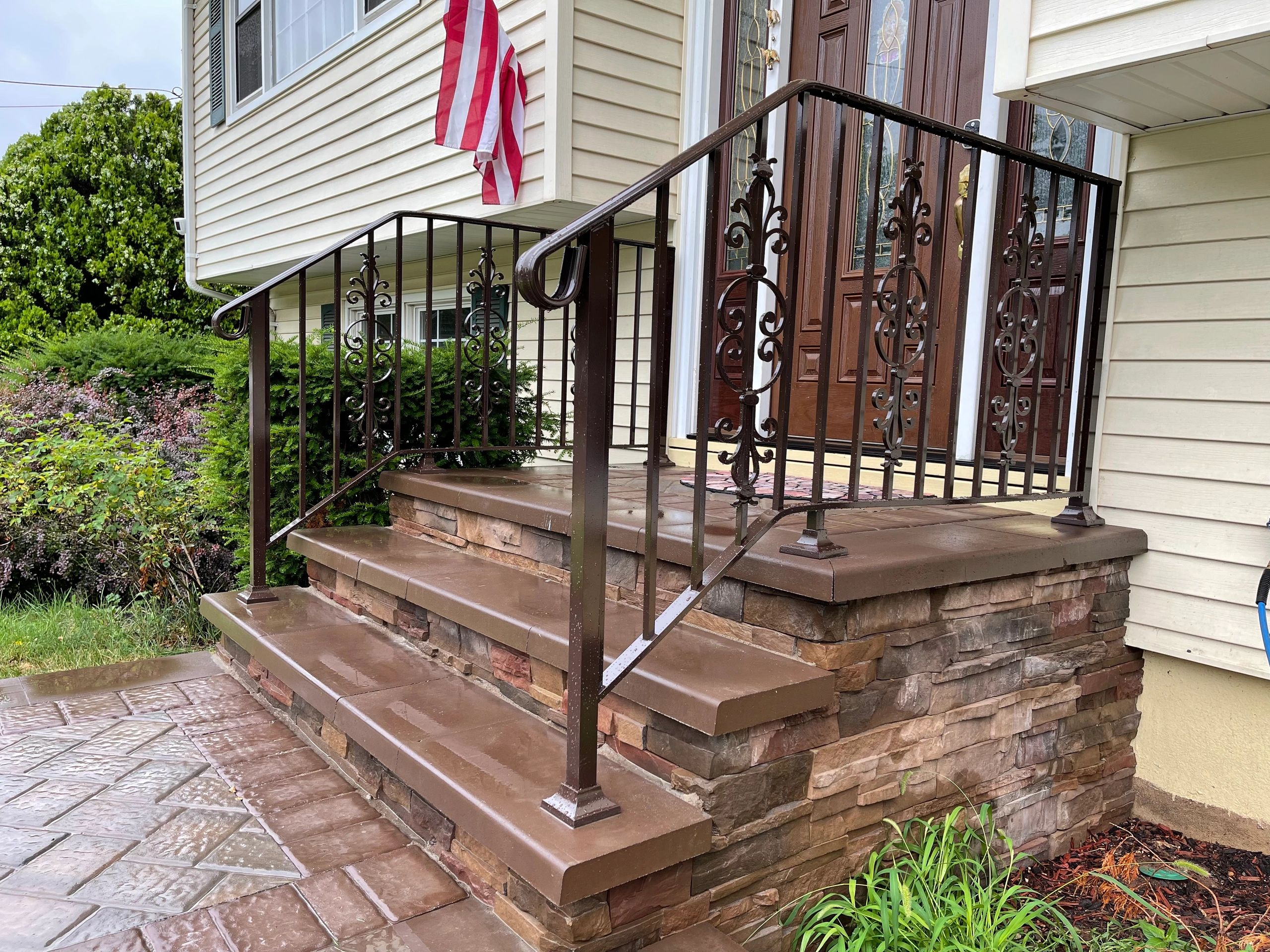 Heavy railing with accents in brown finish