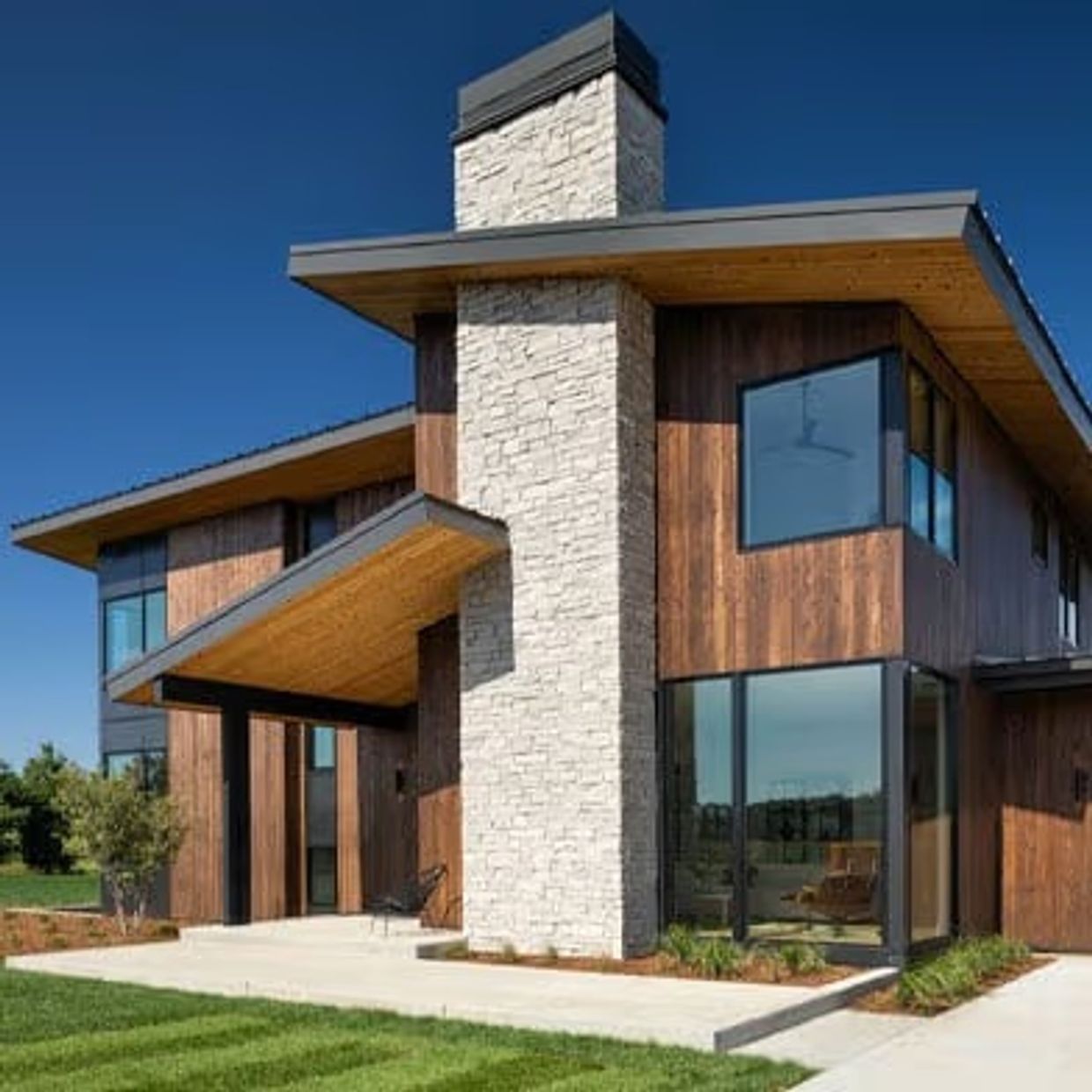 abba construction group cedar home with Andersen e series windows with black frames