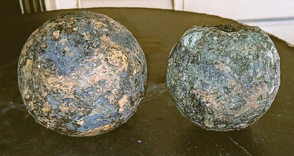 (LEFT)6LB British Cannonball.
(RIGHT)Morter Shell