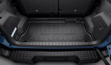 Maletero de un Toyota Land Cruiser con tapete protector.