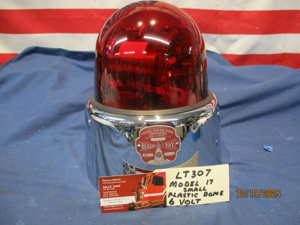 LT307 Federal Model 17 Light 6 Volt Small Diameter Red Plastic Dome