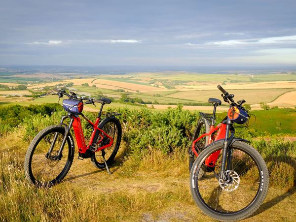 2 red Mondrakerebikes in Dorset, cycle about,