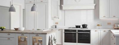 White Mornington shaker kitchen in Wilmslow. Manchester. White kitchens Manchester. White shaker.