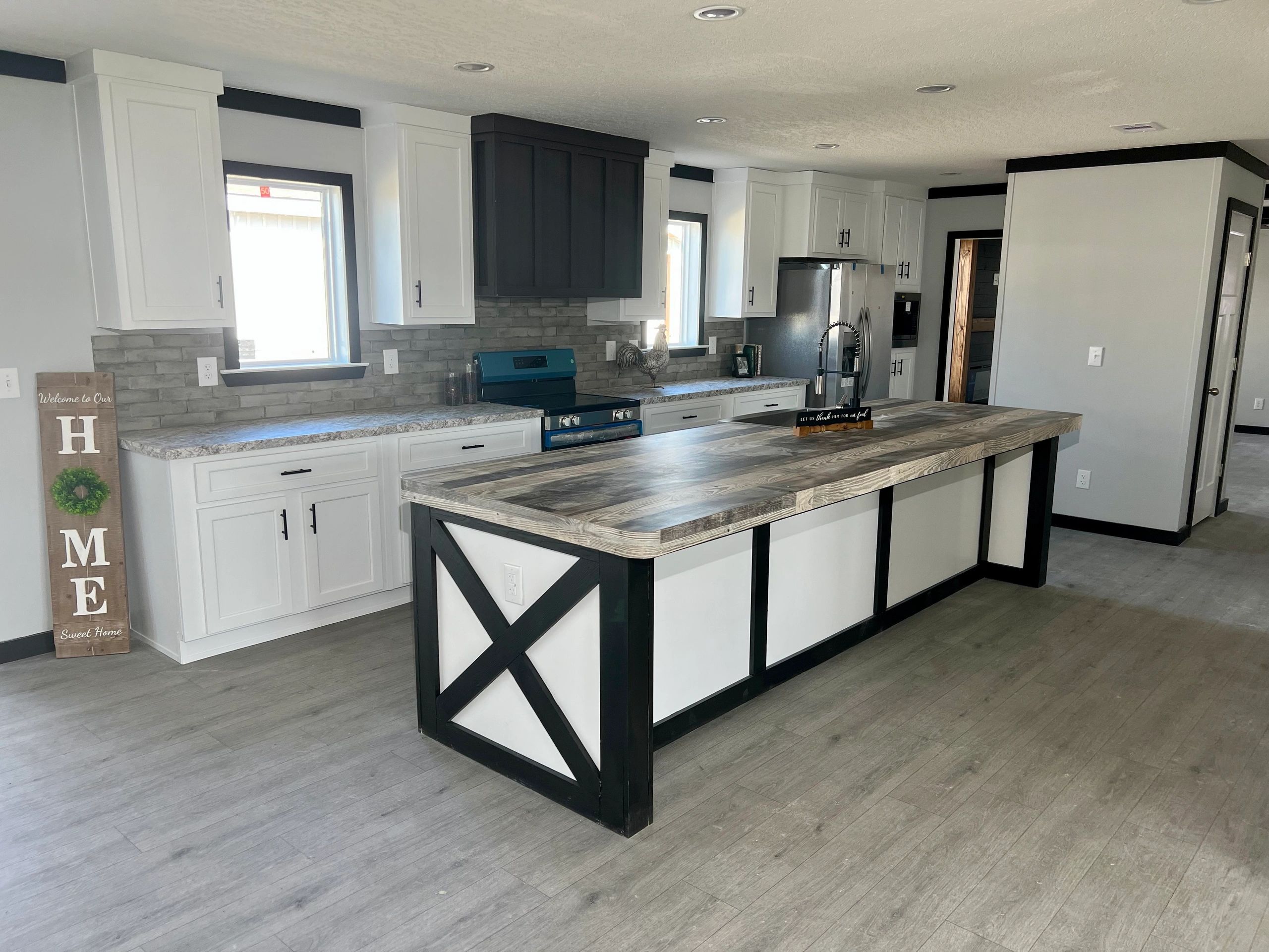 Bigfoot 8000 For Sale by C \u0026 W Mobile Homes - ManufacturedHomes.com, image size:2560x1920