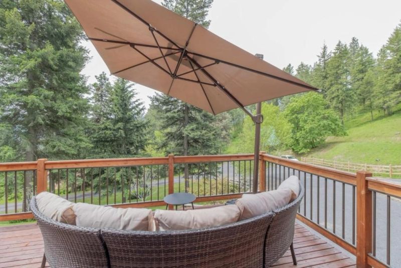 Outdoor deck seating