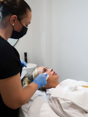 Newcastle senior cosmetic injector showing expertise in botox, dysport and dermal fillers like juved