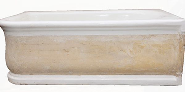  Two-sided antique earthenware built-in bathtub. Manufacturer J. L. Mott.
Dimension: 32.5(W) 21.5(H)