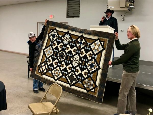 The beautiful quilt made by Shirley McGary-Live Auction