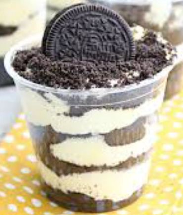 Oreo cookie dessert parfait in a clear cup with creamy layers.