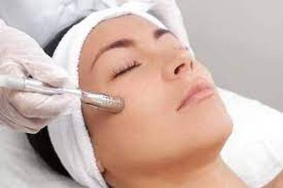 microneedle meso treatment by esthetician in Los Angeles, CA 
