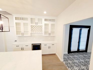 Kitchen drawers and cabinets