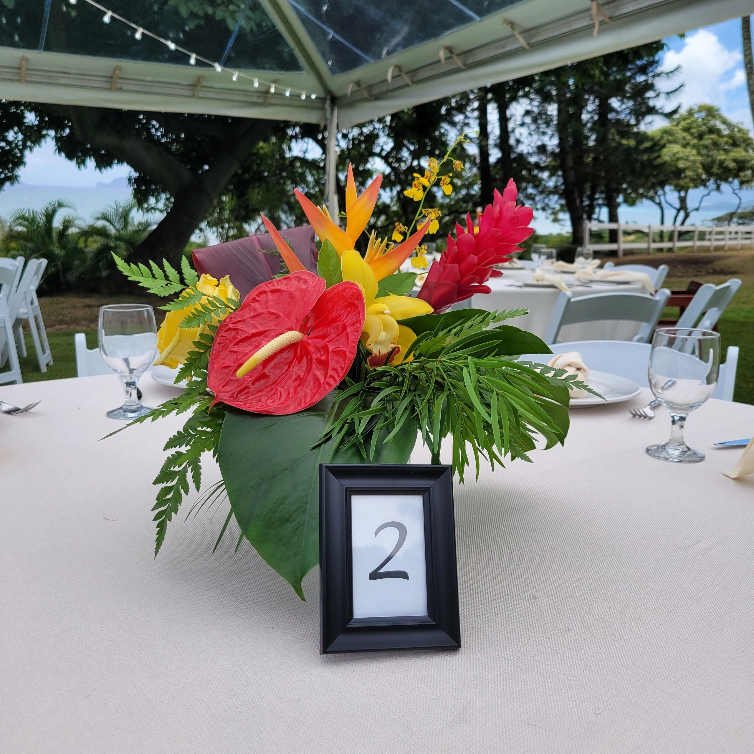 hawaiian wedding centerpieces