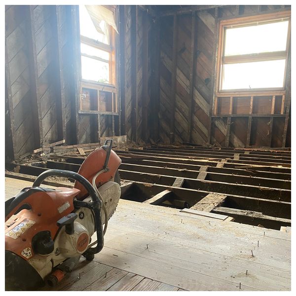 Stihl saw demo saw cuts floor joists on a house that is being rehabbed from a fire. 