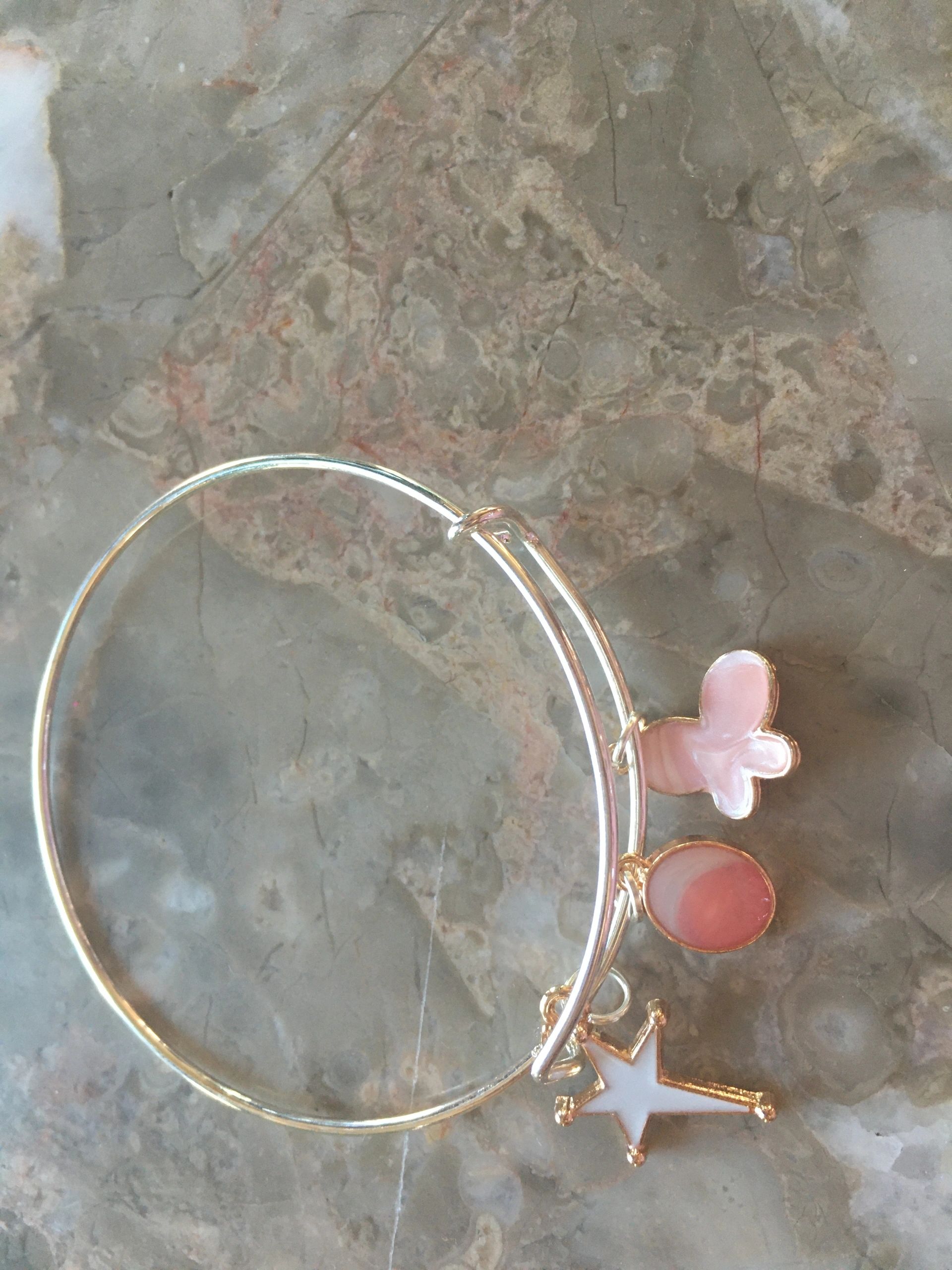 That picture is what the bracelets look like 