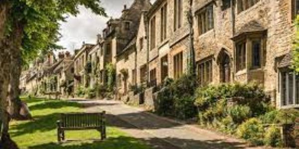 Listed buildings on Burford High Street