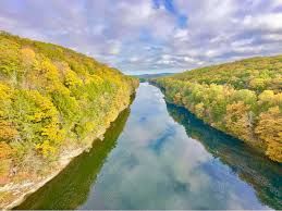 Long Rigriver Burial Places Along the Long River