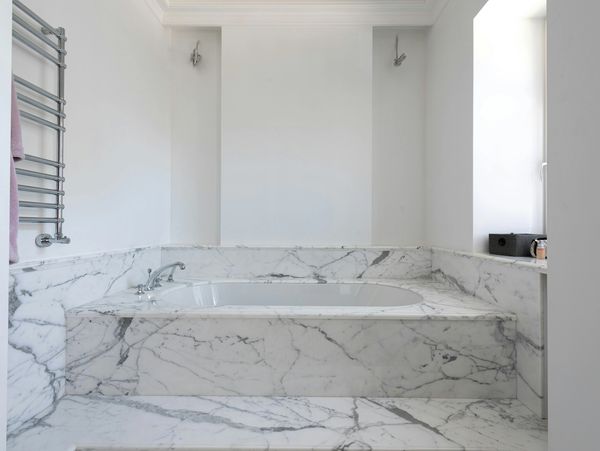 Marble effect tiled bath
