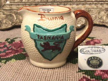 Col Swan MANOR WARE 
BURNIE SOUVENIR 
TASMANIA
Miniature Jug
minor chip