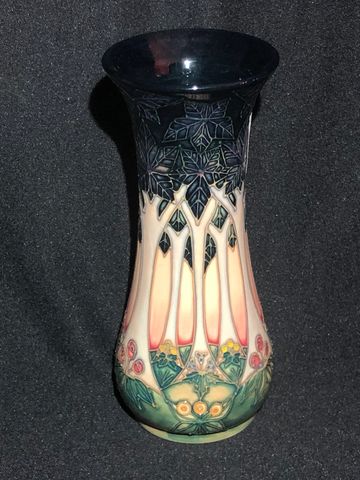 Moorcroft CLUNY Vase
SN 41118-1