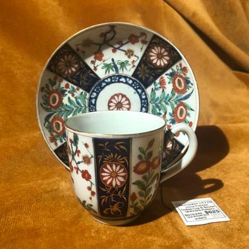 Worcester Queen's pattern cup & saucer c1770
SN 6010-244