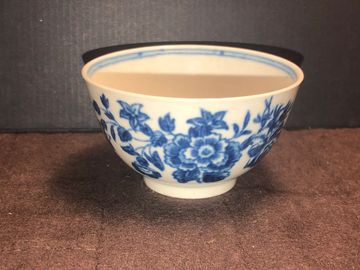Worcester DR Wall period tea bowl
Three flowers pattern
C1775
SN 6010-251