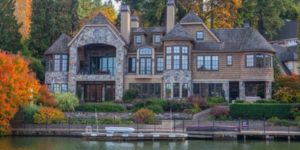 Lakefront mansion in Lake Oswego, Oregon, USA.