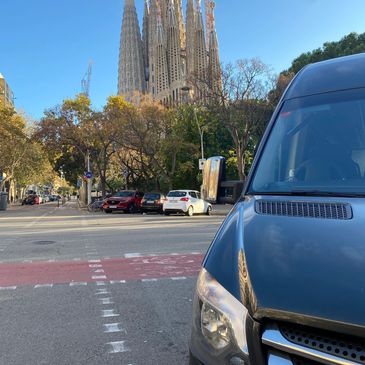 16 seater Minibus Mercedes Sprinter en Sagrada Familia