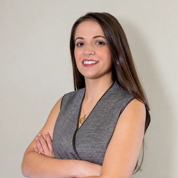 Confident woman smiling with arms crossed.