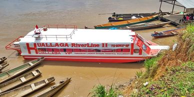 Bote rápido sobre el río Huallaga en Yurimaguas, información y turismo