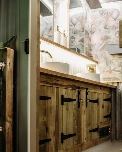 Luxury restroom trailer