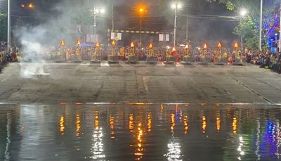 Ghats of Kolkata - Ganga Ghats of Old Calcutta / Kolkata Guided Tour Heritage & Historical Guided Cruise Tour of Kolkata Ganges