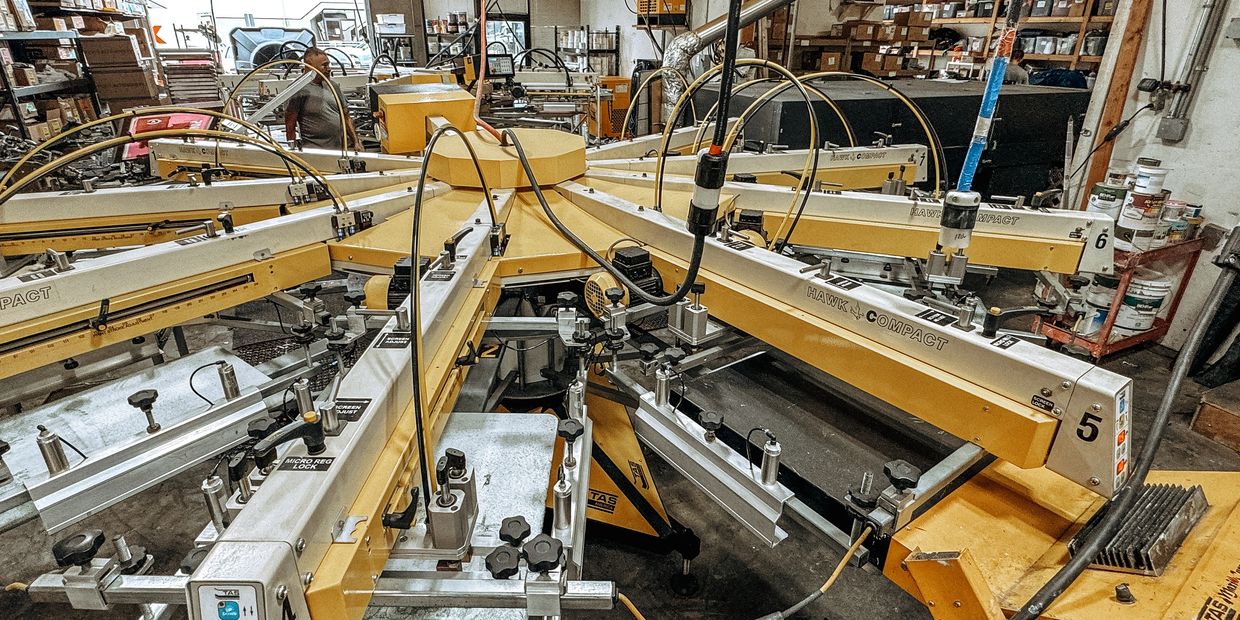  Our Tas Compaq Hawk machine ensures that our high-capacity jobs have precise and consistent ink