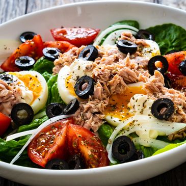 Italian Salad with mix greens red tomato's hard eggs black olives green beans canned tuna 