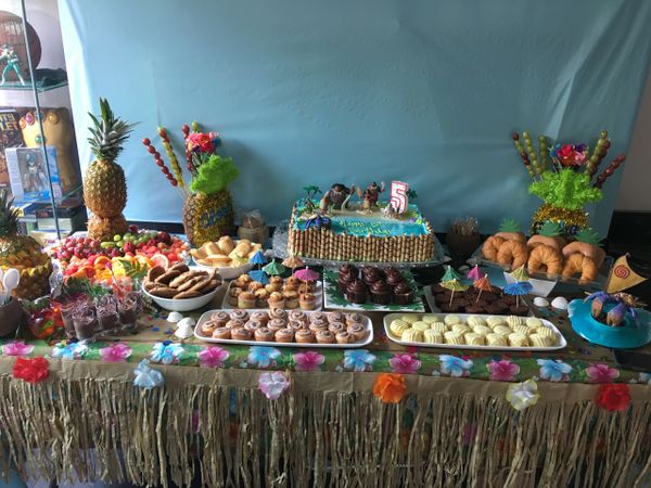 “Maui” themed dessert table