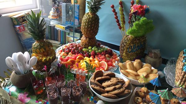 “Maui” themed dessert table