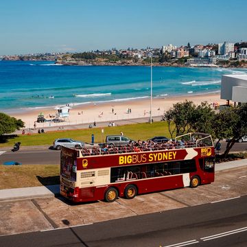 BigBus Sydney in front of Bondi Beach