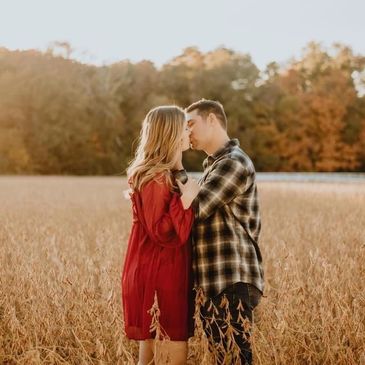 Rustic barn and farm wedding photos.