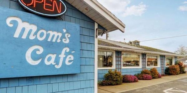 Mom's Cafe - Breakfast - Lunch restaurant in Sooke